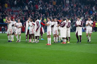 Tod eines Fans überschattet Bayern-Sieg gegen Benfica - Die Bayern-Profis feierten ihren wichtigen Sieg nur verhalten vor ihren Fans.