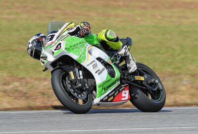 Todesfall überschattet Frohburger Dreieckrennen - Freddie Heinrich gab im zweiten Superbike/Superstock1000-Rennen alles. Foto: Thorsten Horn