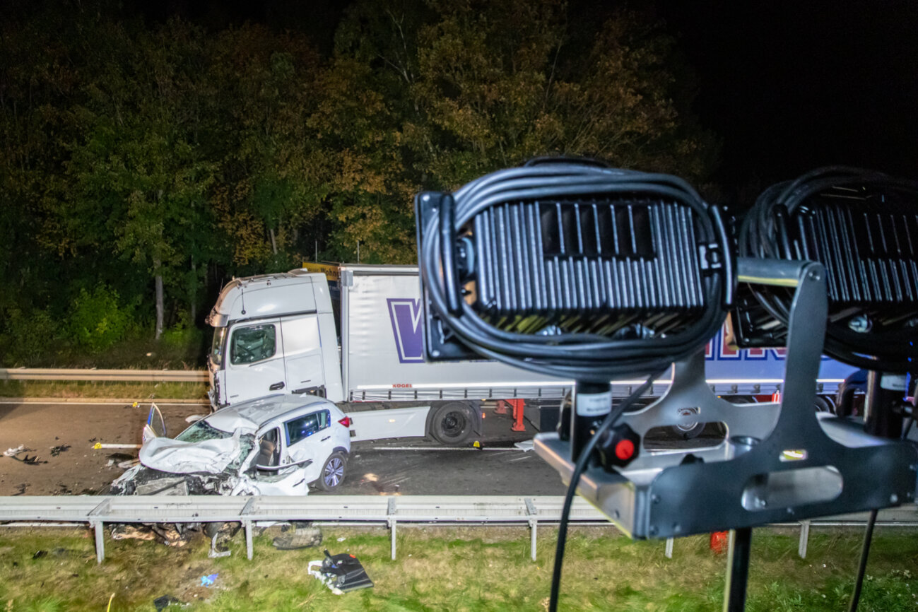 Tödlicher Frontalcrash Zwischen PKW Und LKW Auf Der B174 Im Erzgebirge