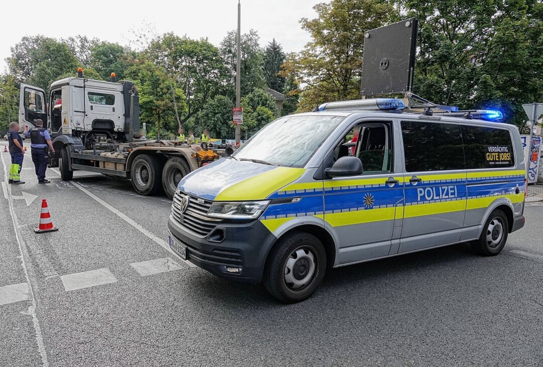 Tödlicher Unfall: 68-jähriger Radfahrer stirbt nach Kollision mit LKW - Am Dienstag ereignete sich ein tödlicher Fahrrad-Unfall in Dresden. Foto: Roland Halkasch