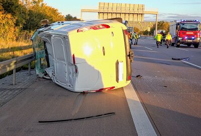 Tödlicher Unfall auf der A14: Autobahn vollgesperrt - Die Fahrzeuge haben sich überschlagen. Foto: EHL Media/Erik-Holm Langhof