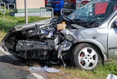 Tödlicher Unfall bei Zittau: Drei weitere Personen schwer verletzt - Ein tragischer Unfall am Freitagmorgen in Eckartsberg. Foto: xcitepress