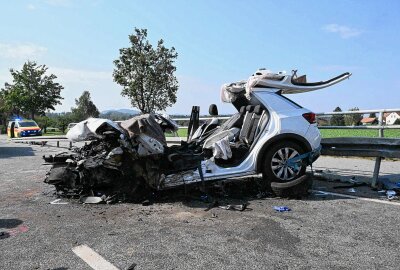 Tödlicher Unfall: Senior kommt in Gegenverkehr und prallt frontal mit VW zusammen - Am Donnerstag kam es zu einem tödlichenVerkehrsunfall in Kottmarsdorf. Foto: xcitepress/Thomas Baier