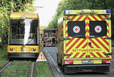 Tödlicher Verkehrsunfall: Fußgänger wird von Straßenbahn erfasst - Am Sonntagabend ist es zu einem tödlichen Unfall gekommen, bei dem ein Mann von einer Straßenbahn erfasst wurde. Foto: xcitepress/ Benedict Bartsch