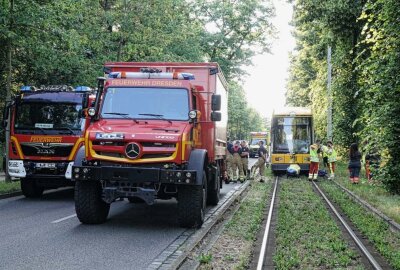 Tödlicher Verkehrsunfall: Fußgänger wird von Straßenbahn erfasst - Am Sonntagabend ist es zu einem tödlichen Unfall gekommen, bei dem ein Mann von einer Straßenbahn erfasst wurde. Foto: xcitepress/ Benedict Bartsch