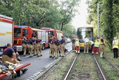 Tödlicher Verkehrsunfall: Fußgänger wird von Straßenbahn erfasst - Am Sonntagabend ist es zu einem tödlichen Unfall gekommen, bei dem ein Mann von einer Straßenbahn erfasst wurde. Foto: xcitepress/ Benedict Bartsch