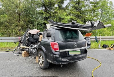 Tödlicher Verkehrsunfall im Erzgebirge: PKW kollidiert mit zwei Fahrzeugen - Am Montagmorgen kam es zu einem tödlichen Verkehrsunfall in Elterlein. Foto: Daniel Unger