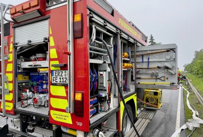 Tödlicher Verkehrsunfall im Erzgebirge: PKW kollidiert mit zwei Fahrzeugen - Am Montagmorgen kam es zu einem tödlichen Verkehrsunfall in Elterlein. Foto: Daniel Unger