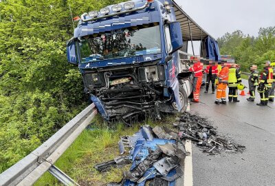 Tödlicher Verkehrsunfall im Erzgebirge: PKW kollidiert mit zwei Fahrzeugen - Am Montagmorgen kam es zu einem tödlichen Verkehrsunfall in Elterlein. Foto: Daniel Unger