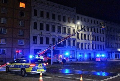 Tödlicher Wohnungsbrand: Großeinsatz von Feuerwehr und Rettungskräften - Die Feuerwehr war mit einem dutzend Fahrzeugen vor Ort. Foto: xcitepress