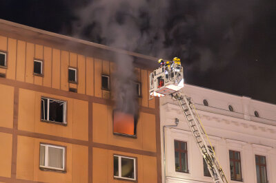 Die Feuerwehr war mit einem dutzend Fahrzeugen vor Ort.