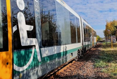 Tödlicher Zusammenstoß an sächsichem Bahnübergang - Die Polizei ermittelt zum Hergang. Foto: xcitepress