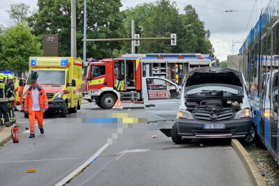 Tödliches Unglück in Chemnitz: Frau stirbt bei Straßenbahnunfall - Bei einem Straßenbahnunfall kommt eine Person ums Leben. Foto: Harry Härtel