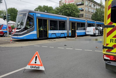 Tödliches Unglück in Chemnitz: Frau stirbt bei Straßenbahnunfall - In Chemnitz kam es am Mittwoch zu einem tödlichen Unfall. Foto: Harry Härtel