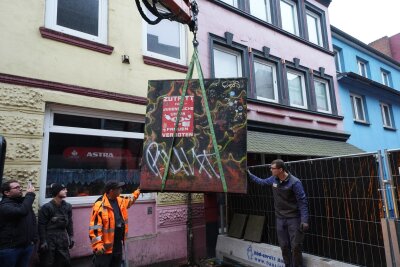 Tor der berühmten Herbertstraße auf St. Pauli wird saniert - Das Teilstück kommt ins Museum.