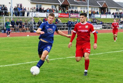 Torespektakel läutet das Ende vom Marienberger Oberliga-Abenteuer ein - Der eingewechselte Louis Meyer wird steil geschickt. Foto: Andreas Bauer