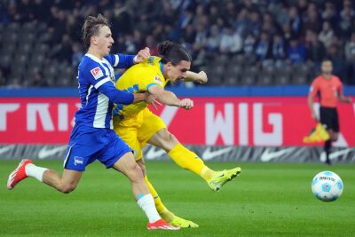 Torwart-Patzer hilft Hertha aus der Heimspielkrise - Braunschweigs Rayan Philippe (r). kam über das Konterspiel gefährlich vor das Hertha-Tor.