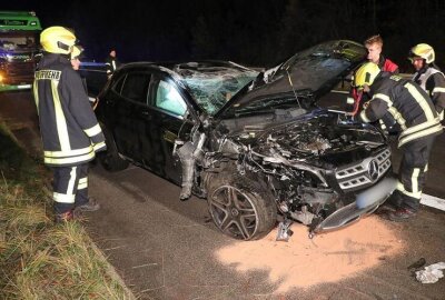 Totalschaden nach Spurwechsel auf A13: PKW überschlägt sich - Nach der Kollision hat sich ein PKW überschlagen.