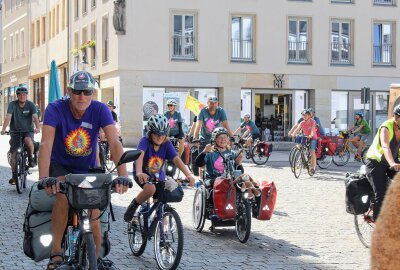 "Tour de Verkehrswende" für nachhaltige Mobilität führte von Erfurt  über Freiberg nach Berlin - Auch Kinder und eine Rollstuhlfahrerin beteiligt. Foto: Renate Fischer