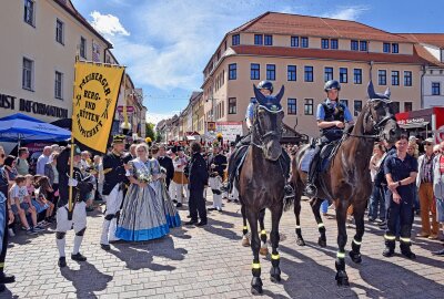 Traditionelle Bergparade zum Stadtfest in Freiberg - Auf gehts, die Bergparade startet am Schlossplatz. Christof Heyden