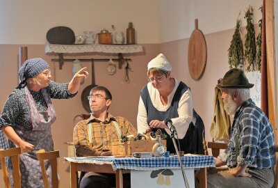 Traditionsreicher Gasthof im Erzgebirge feiert Jubiläum - Das Theaterstück "De Pilzvergiftung" ist einer der Höhepunkte gewesen. Foto: Ramona Schwabe