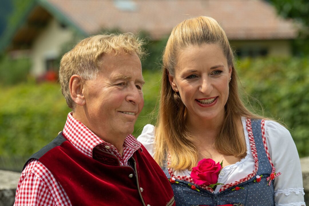 Trauer im Vogtland: Volksmusiksänger Eberhard Hertel ist tot - Sängerin und Fernsehmoderatorin Stefanie Hertel mit ihrem Vater Eberhard Hertel.