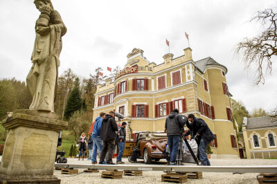 Traumhochzeit bei "SDL" steht bald bevor: Für wen entscheidet sich Ana? - Diesmal findet die Hochzeit nicht am Fürstenhof sondern auf Gut Thalheim statt.