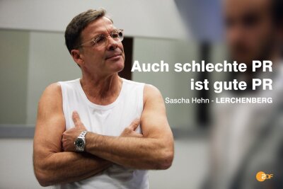 "Traumschiff"- und "Schwarzwaldklinik"-Star: Was macht eigentlich Sascha Hehn? - In der ZDF-Satire "Lerchenberg" nahm sich Sascha Hehn ohne Scheu selbst aufs Korn.