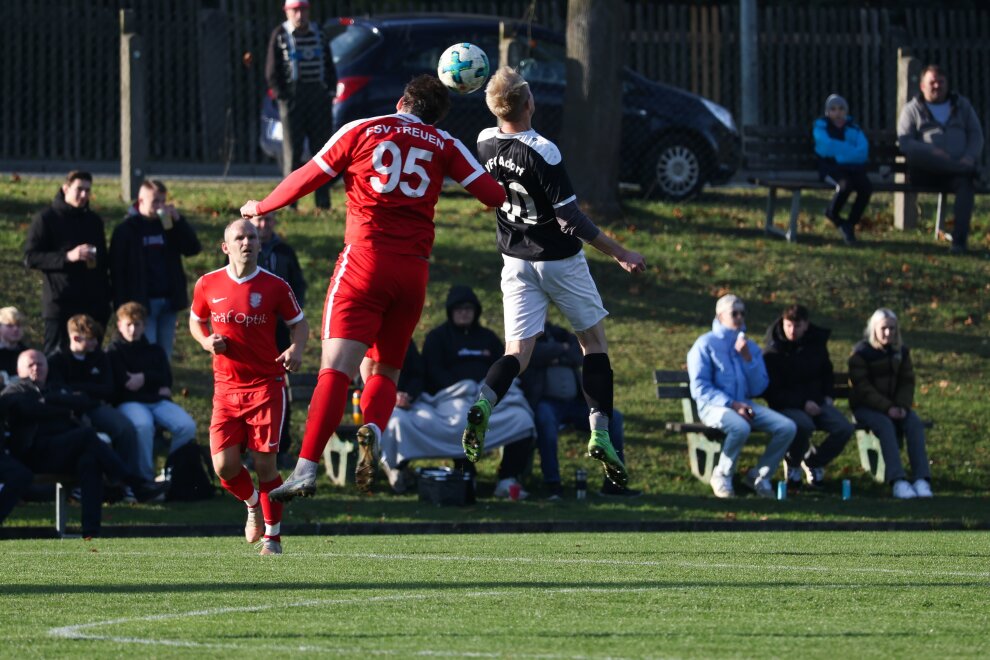 Treuen gewinnt 2:1 in Adorf - Das sind die Ergebnisse der 2. Runde des Sternquell-Vogtlandpokals - Das Ticket für das Achtelfinale konnte am Samstag unter anderem der FSV Treuen lösen.