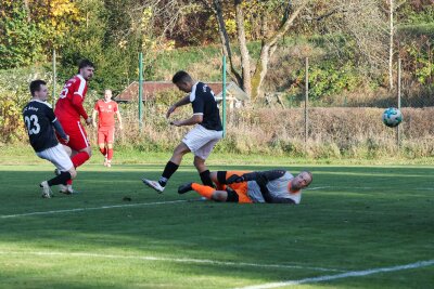 Treuen gewinnt 2:1 in Adorf - Das sind die Ergebnisse der 2. Runde des Sternquell-Vogtlandpokals -  Den Führungstreffer erzielte Louis Schlosser in der 34. Spielminute.