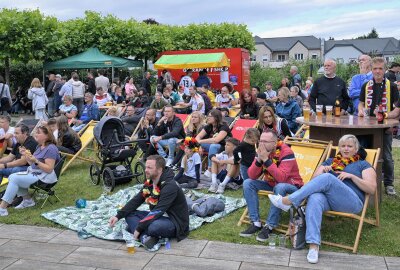 Trotz EM-Niederlage: Public Viewing in Stollberg - Im Stadtgarten in Stollberg ist auch heute wieder Public Viewing. Foto: Ralf Wendland