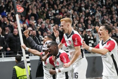 Trotz Theate-Rot: Frankfurt wirft Gladbach aus dem Pokal - Eintracht besiegte im DFB-Pokal Borussia Mönchengladbach trotz langer Unterzahl.