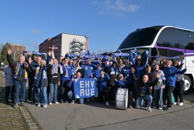 Trotz vielen mitgereisten Fans: EHV Aue kassiert bittere Auswärtspleite - Mit dem Fanbus on Tour waren 43 EHV-Anhänger.