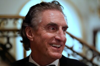 Trump feiert Gala mit Regierungskandidaten und Promis - Der Gouverneur von North Dakota, Doug Burgum, soll Trumps Innenminister werden. 