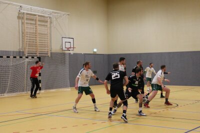 TSV Einheit Claußnitz feiert: Ein ganzes Wochenende voller Highlights - Am Nachmittag, von 13 bis 16 Uhr, finden spannende Handballspiele zwischen Jugend- und All-Star-Teams statt.