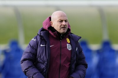 Tuchel beobachtet und schweigt: England unter Druck - Englands Interimstrainer Lee Carsley hat von seinem Nachfolger Thomas Tuchel eine kurze Nachricht bekommen.