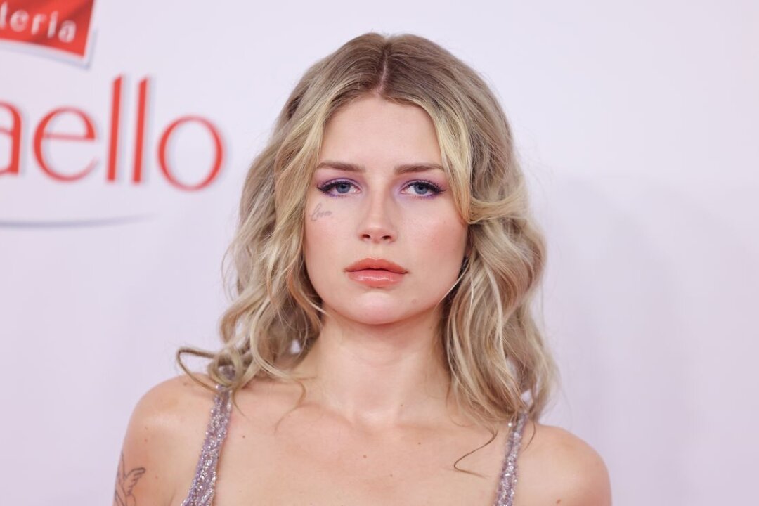 "Tut es bitte nicht!": Model Lottie Moss landet wegen Abnehmspritze im Krankenhaus - Mithilfe der Abnehmspritze Ozempic wollte Lottie die Pfunde purzeln lassen. Doch das ging gehörig nach hinten los.