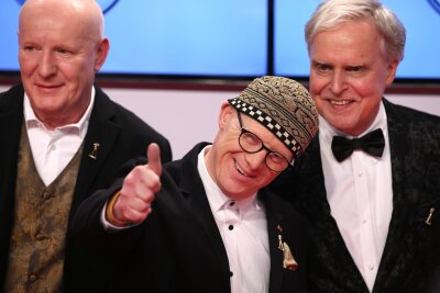 TV-Star mit Down-Syndrom - Schauspieler Bobby Brederlow tot - Schauspieler Bobby Brederlow (Mitte) ist im Alter von 63 Jahren in München gestorben.