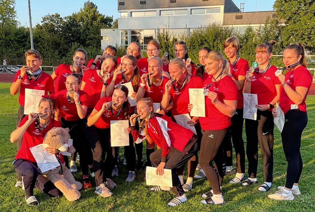 U-20-Team aus dem Erzgebirge erkämpft DM-Silber - Insgesamt gehörten 19 Athletinnen aus 3 Vereinen zur erfolgreichen U-20-Startgemeinschaft Erzgebirge. Foto: Andreas Bauer