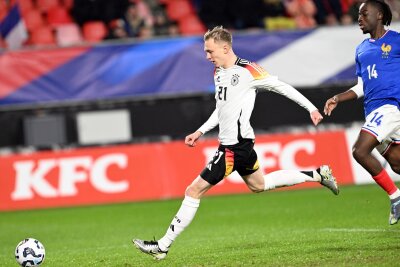 U21 geht ungeschlagen ins EM-Jahr - Beier trifft doppelt - Maximilian Beier (l) von Borussia Dortmund traf zum 1:0.