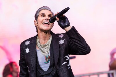 Udo Jürgens grüßt aus dem Jenseits: Das sind die Musik-Highlights der Woche - Kurz nach einem heftigen Streit zwischen zwischen Perry Farrell (Bild) und Dave Navarro und dem Abbruch ihrer Tour haben Jane's Addiction eine neue Single veröffentlicht: "True Love".