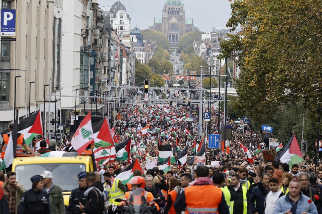 Über 30.000 auf Demo in Brüssel für Waffenruhe in Nahost - "Die Massaker im Libanon und die regionale Eskalation müssen gestoppt werden", hieß es etwa von den Organisatoren. 