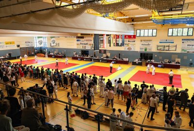 Über 300 Judokas bei Mitteldeutschen Einzelmeisterschaften in Oelsnitz dabei - Blick in die Sporthalle Oelsnitz in der gerade die Mitteldeutsche Einzelmeisterschaft U15 2024 ausgetragen wird. Foto: Johannes Schmidt