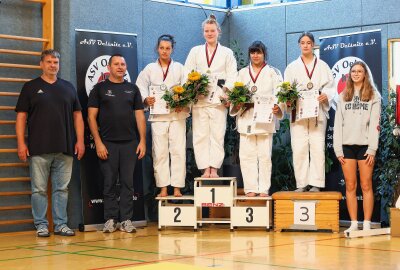 Über 300 Judokas bei Mitteldeutschen Einzelmeisterschaften in Oelsnitz dabei - Medaillen und Urkunden für die Plätze 1 bis 3 wurden nach den Wettkämpfen vergeben. Foto: Johannes Schmidt