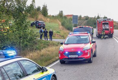 Überholmanöver endet mit Crash: Fahrer und 12-jähriges Kind verletzt - Am Donnerstagmorgen ereignete sich gegen 7.30 Uhr ein Verkehrsunfall auf der B175/B180 Richtung Waldenburg. Foto: Andreas Kretschel