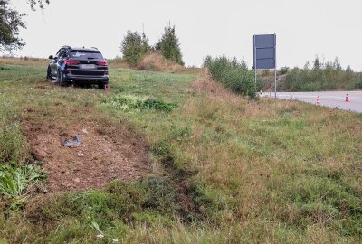 Überholmanöver endet mit Crash: Fahrer und 12-jähriges Kind verletzt - Am Donnerstagmorgen ereignete sich gegen 7.30 Uhr ein Verkehrsunfall auf der B175/B180 Richtung Waldenburg. Foto: Andreas Kretschel