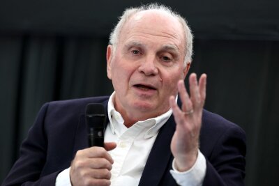 Uli Hoeneß fällt knallhartes Trump-Urteil - und beklagt deutsches "Jammervolk" - Uli Hoeneß hält mit seiner Meinung selten hinterm Berg.