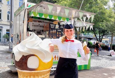 Umfragekönigin Eyleen hat den coolsten Job der Welt! - Eyleen Eich fiel aus allen Wolken. Sie hat den Eiswettbewerb gewonnen. Foto: Karsten Repert