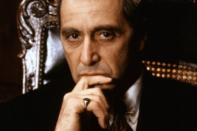 Umstrittene Fortsetzung: Darum sagte Al Pacino für "Der Pate III" zu - Auf der Suche nach Vergebung: Michael Corleone (Al Pacino) hat in "Der Pate III" allen illegalen Tätigkeiten abgeschworen.