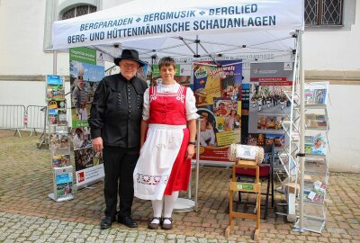 UNESCO-Welterbe-Jubiläum mit Festakt in Freiberg gefeiert - Bergparaden, Bergmusik, Berglieder , Berg- und hüttenmännische Schauanlagen. Foto: Renate Fischer